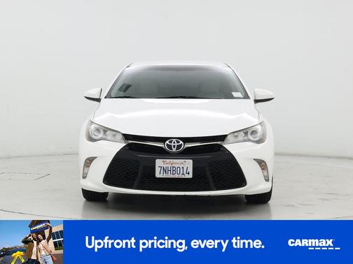 White 2016 Toyota Camry SE