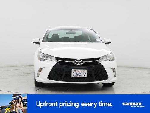 White 2015 Toyota Camry SE