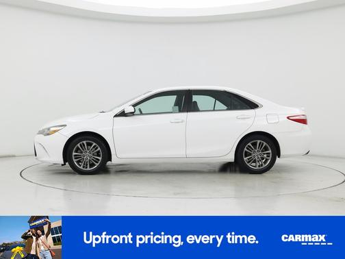 White 2015 Toyota Camry SE