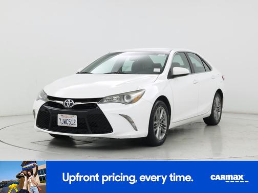White 2015 Toyota Camry SE