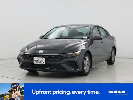 Gray 2025 Hyundai ELANTRA SE