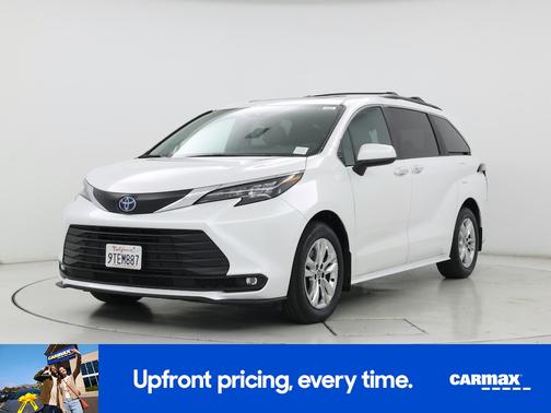 White 2025 Toyota Sienna XLE