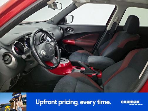 Red 2017 Nissan Juke SV