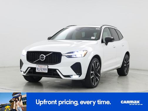 White 2024 Volvo XC60 B5 Ultimate Dark Theme