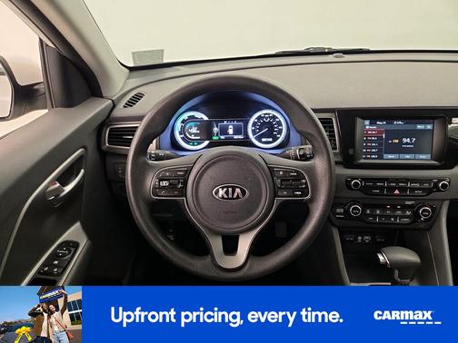 White 2019 Kia Niro LX