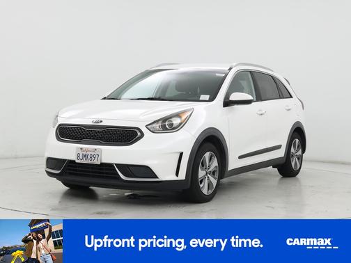 White 2019 Kia Niro LX