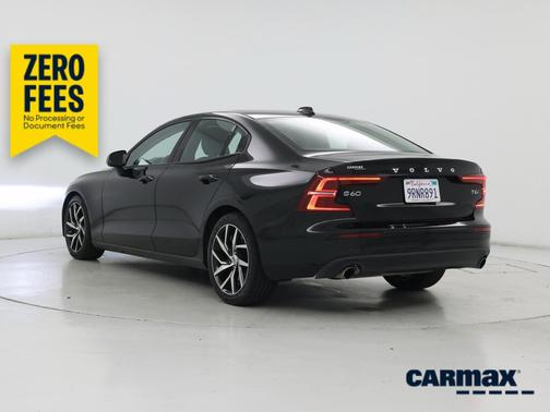 Black 2019 Volvo S60 T6 Momentum