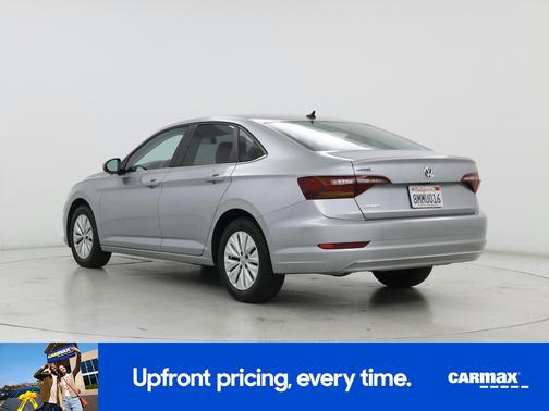 Gray 2019 Volkswagen Jetta SE