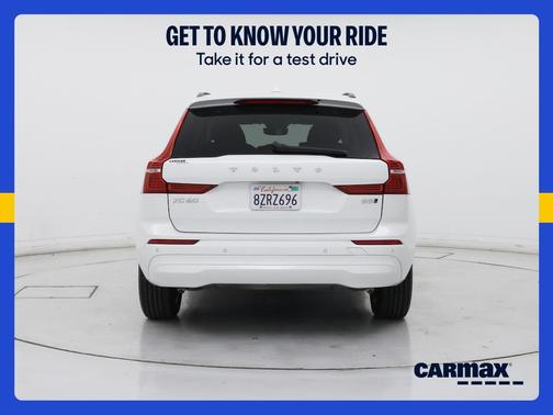 White 2022 Volvo XC60 B5 Momentum