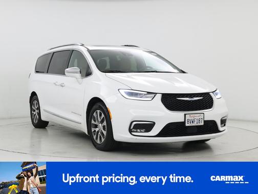White 2021 Chrysler Pacifica Hybrid Pinnacle