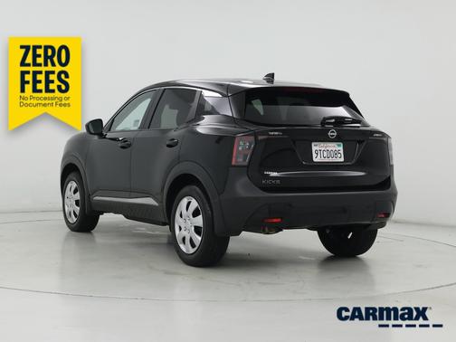 Black 2025 Nissan Kicks SV