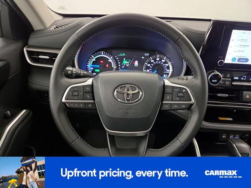 Gray 2025 Toyota Highlander Hybrid XLE