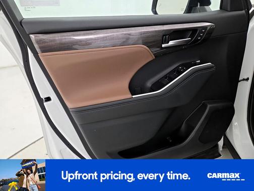 White 2025 Toyota Highlander Hybrid Limited 25th Edition