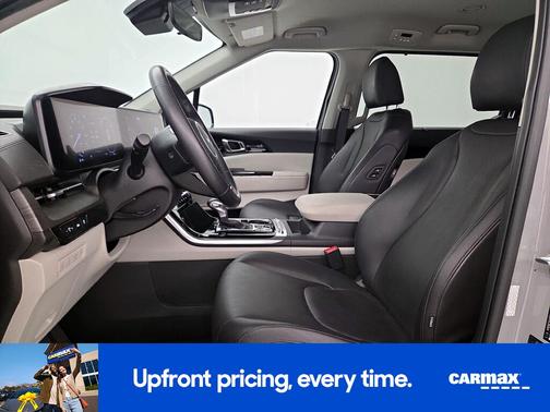Silver 2024 Kia Carnival SX