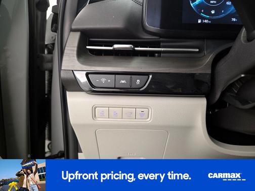 Silver 2024 Kia Carnival SX
