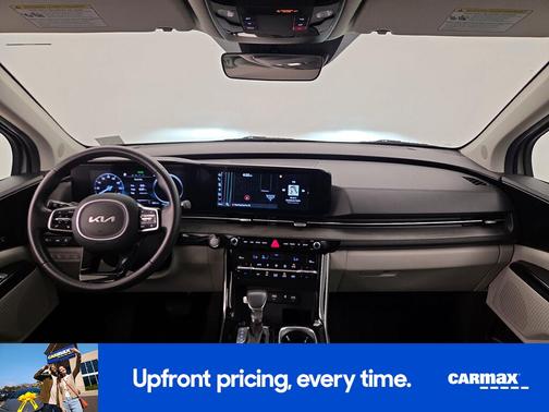 Silver 2024 Kia Carnival SX