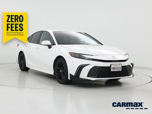 White 2025 Toyota Camry SE