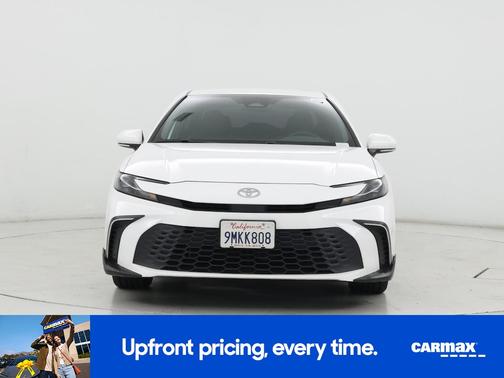 White 2025 Toyota Camry SE