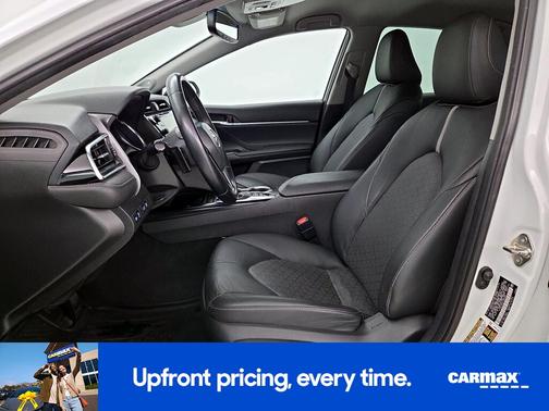 White 2018 Toyota Camry XSE