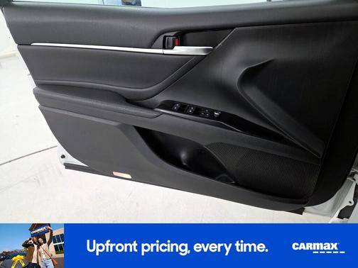 White 2018 Toyota Camry XSE