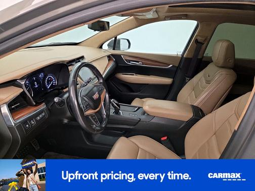 Gold 2018 Cadillac XT5 Platinum