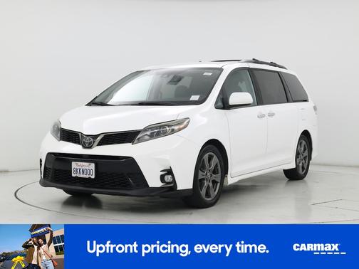 White 2019 Toyota Sienna SE
