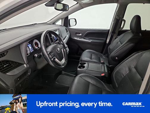 White 2019 Toyota Sienna SE