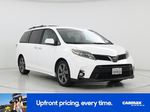 White 2019 Toyota Sienna SE
