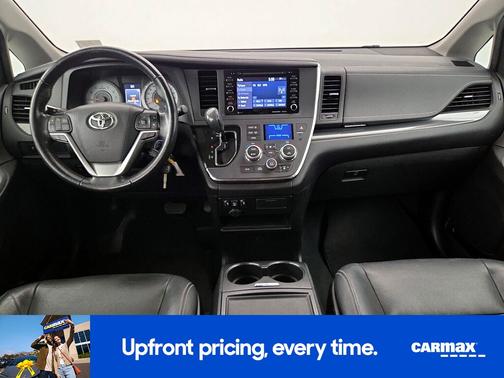 White 2019 Toyota Sienna SE