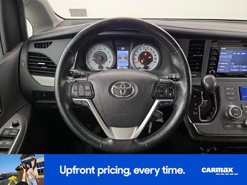 White 2019 Toyota Sienna SE
