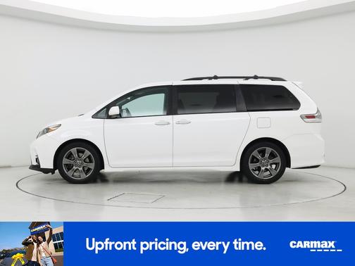 White 2019 Toyota Sienna SE