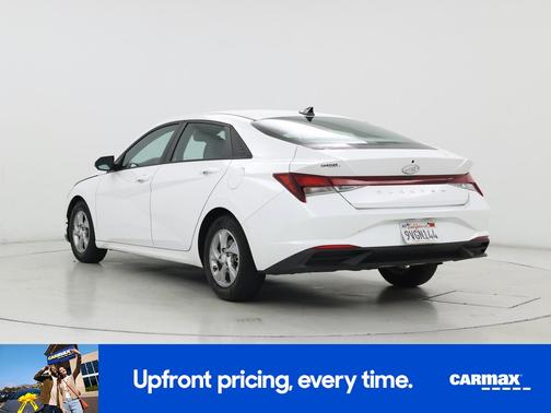 White 2022 Hyundai ELANTRA SE
