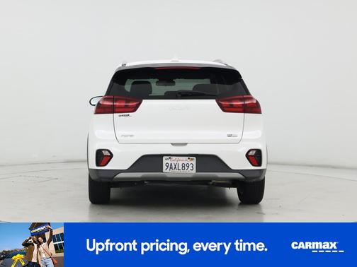 White 2022 Kia Niro LXS
