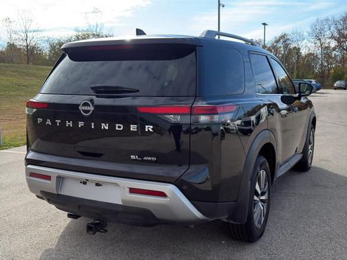 2022 Nissan Pathfinder SL 4WD
