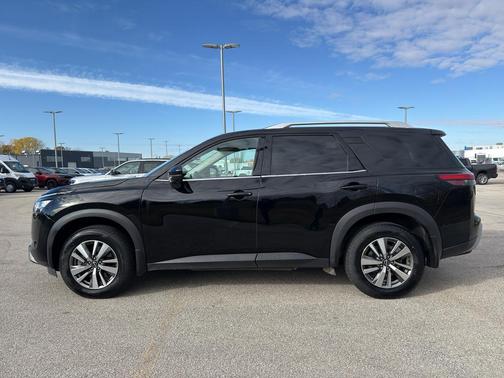 2022 Nissan Pathfinder SL 4WD