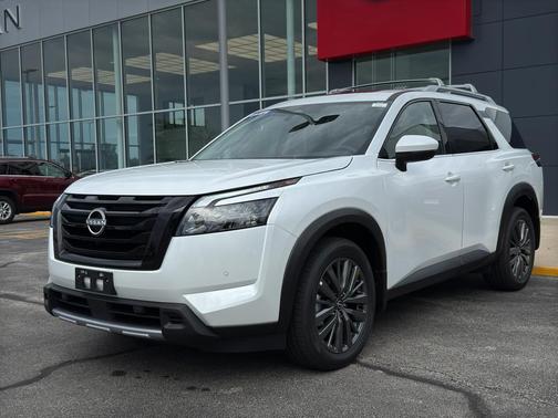 2025 Nissan Pathfinder SL 4WD