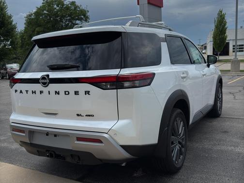 2025 Nissan Pathfinder SL 4WD