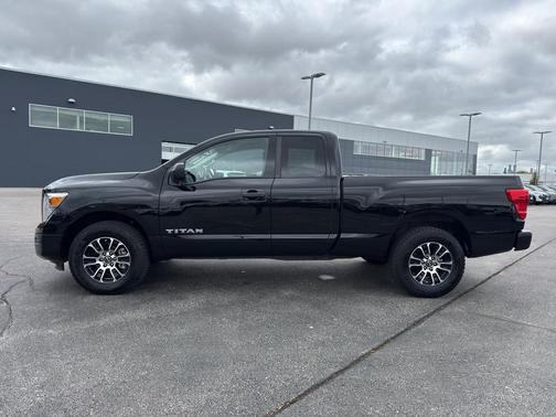 2024 Nissan Titan SV