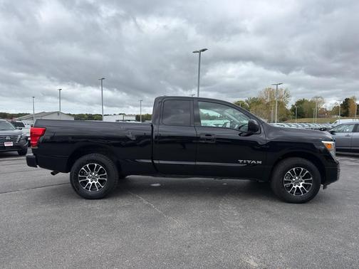 2024 Nissan Titan SV