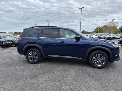 2025 Nissan Pathfinder SV 4WD