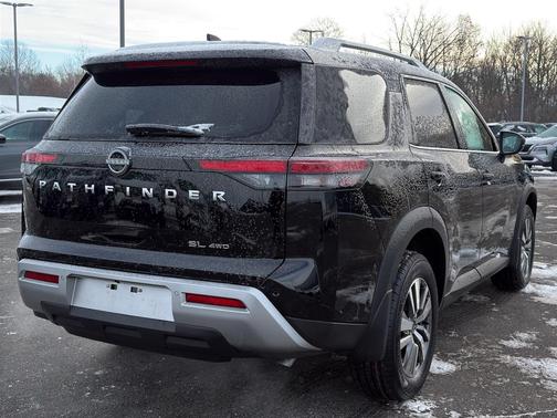 2025 Nissan Pathfinder SL 4WD