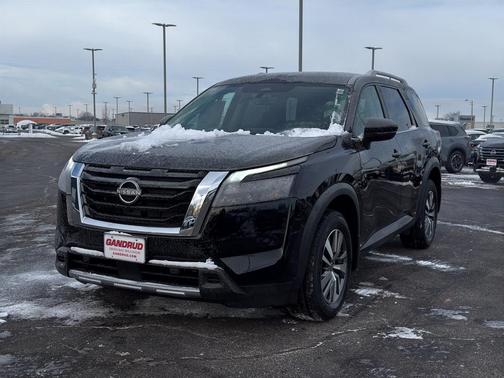 2025 Nissan Pathfinder SL 4WD