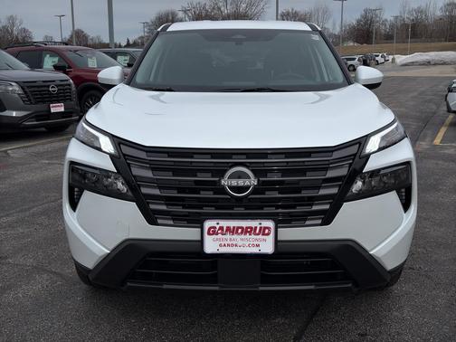 Everest White Pearl Tricoat 2026 Nissan Rogue SV