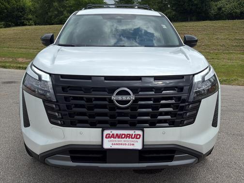 Everest White Pearl Tricoat 2026 Nissan Pathfinder SL
