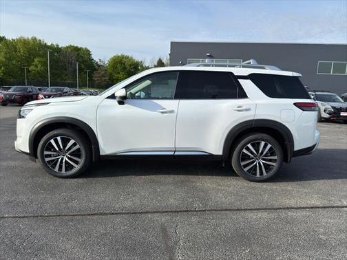 2025 Nissan Pathfinder Platinum 4WD