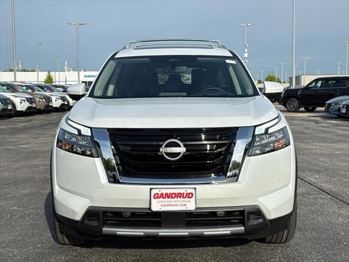 2025 Nissan Pathfinder Platinum 4WD