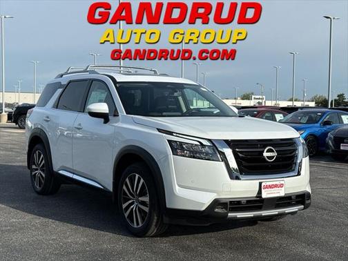 2025 Nissan Pathfinder Platinum 4WD