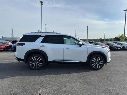 2025 Nissan Pathfinder Platinum 4WD