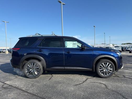 2025 Nissan Pathfinder SL 4WD