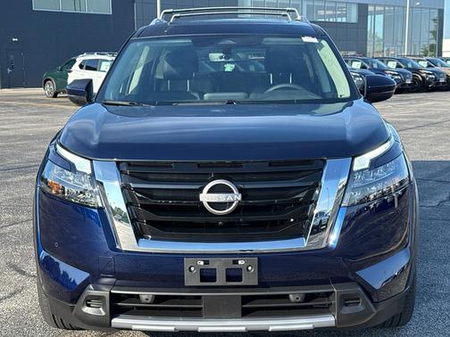 2025 Nissan Pathfinder SL 4WD